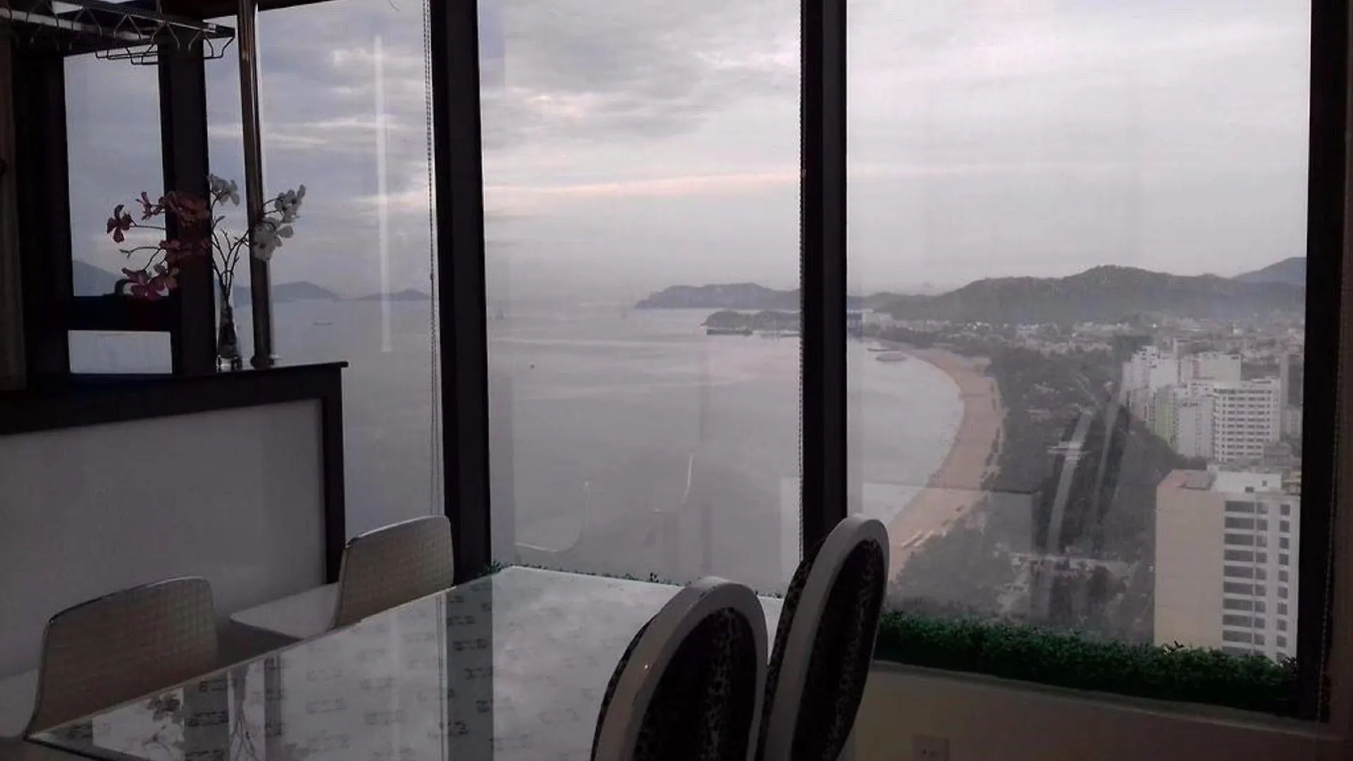 Hotell Beach Front Apartments Nha Trang